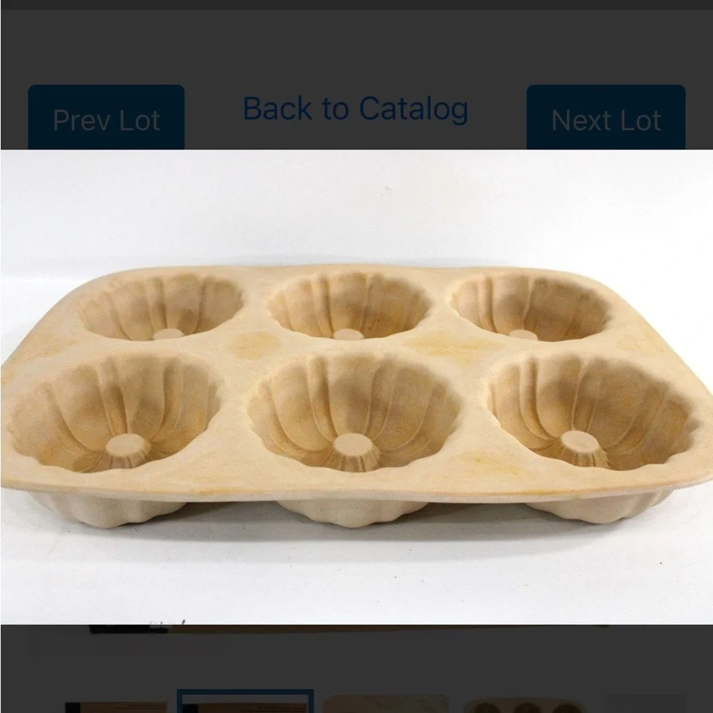 Pampered Chef Tan Bakeware Donut Mold